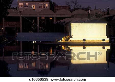 Martin Luther King, Atlanta, GA, MLK, Georgia, Sweet Auburn, Dr. Martin Luther King Jr. 's crypt reflects in the reflecting pool at sunset at The Martin Luther King Jr. Center for Non-violent Social Change at the Martin Luther King Jr. National Historic S View Large Photo Image Stock Photo - Martin Luther King, Atlanta, GA, MLK, Georgia, Sweet Auburn, Dr. Martin Luther King Jr. 's crypt reflects in the reflecting pool at sunset at The Martin Luther King Jr. Center for Non-violent Social Change at the Martin Luther King Jr. National Historic S. Fotosearch