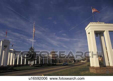 Stock Photograph -  Natchez, MS, Mississippi, Entrance to the town of Natchez.. Fotosearch