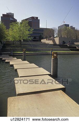 Stock Image -  Omaha, NE, Nebraska, City Park in downtown Omaha.. Fotosearch