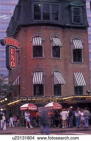 Picture -  pizzeria, IL, Chicago, Illinois, Uno Pizzeria in downtown Chicago.. Fotosearch