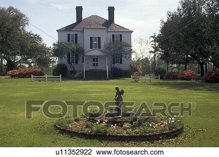 plantation, Charleston, South Carolina, SC, Boone Hall Plantation in Mount Pleasant in the spring. View Large Photo Image Stock Image - plantation, Charleston, South Carolina, SC, Boone Hall Plantation in Mount Pleasant in the spring.. Fotosearch