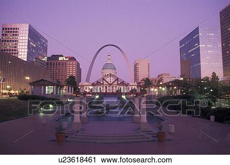 St. Louis, MO, Missouri, View of the Old Courthouse and Gateway Arch from Kiener Plaza in downtown Saint Louis in the evening. Jefferson National Expansion Memorial. View Large Photo Image Stock Image - St. Louis, MO, Missouri, View of the Old Courthouse and Gateway Arch from Kiener Plaza in downtown Saint Louis in the evening. Jefferson National Expansion Memorial.. Fotosearch