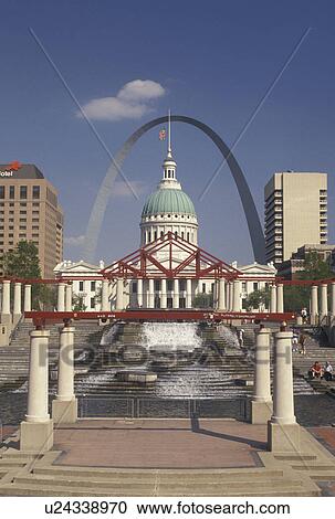 St. Louis, MO, Missouri, View of the Gateway Arch and Old Courthouse from Kiener Plaza in downtown Saint Louis. View Large Photo Image Stock Image - St. Louis, MO, Missouri, View of the Gateway Arch and Old Courthouse from Kiener Plaza in downtown Saint Louis. . Fotosearch