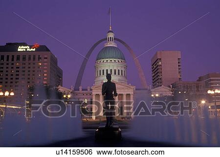 St. Louis, MO, Missouri, View of the Old Courthouse and Gateway Arch from fountain at Kiener Plaza in downtown Saint Louis in the evening. Jefferson National Expansion Memorial. View Large Photo Image Stock Photograph - St. Louis, MO, Missouri, View of the Old Courthouse and Gateway Arch from fountain at Kiener Plaza in downtown Saint Louis in the evening. Jefferson National Expansion Memorial.. Fotosearch