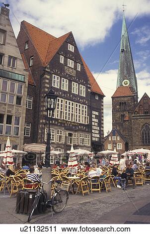 Bremen, Germany, Europe, Outdoor cafTs Am Markt in downtown Bremen