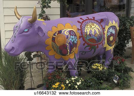 Stock Image -  New Glarus, cow, WI, Wisconsin, Little Switzerland, Painted swiss cow in the town of New Glarus.. Fotosearch