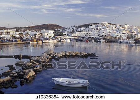 Paros Griechische Inseln Naoussa Kykladen Griechenland Europa Fischerboote Gedockt In Naoussa Porto Auf Paros Insel Auf Dass Agaisch Sea Bild U Fotosearch