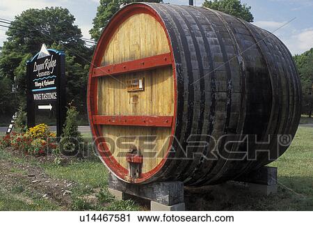Stock Image -  wine barrel, NY, Romulus, Finger Lakes, New York, Cayuga Lake, Logan Ridge Estates Winery sign on the Seneca Wine Trail in the wine growing region of the Finger Lakes.. Fotosearch
