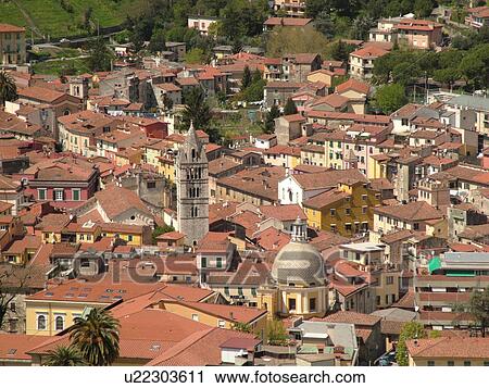 Carrara Italia Toscana Toscana Europa Vista Scenica Di Il Citta Di Carrara Capitale Di Bianco Marble Archivio Immagini U Fotosearch