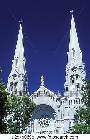 Stock Photography -  church, Canada, Ste-Anne-De-Beaupre, Quebec, Basilica of Ste-Anne-De-Beaupre (Basilique de Sainte Anne de Beaupre) in the town of Sainte Anne De Beaupre.. Fotosearch