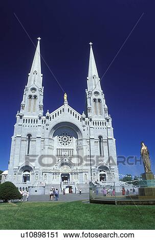 Stock Image -  church, Ste-Anne-De-Beaupre, Canada, Quebec, Basilica of Ste-Anne-De-Beaupre (Basilique de Sainte Anne de Beaupre) in the town of Sainte Anne De Beaupre.. Fotosearch