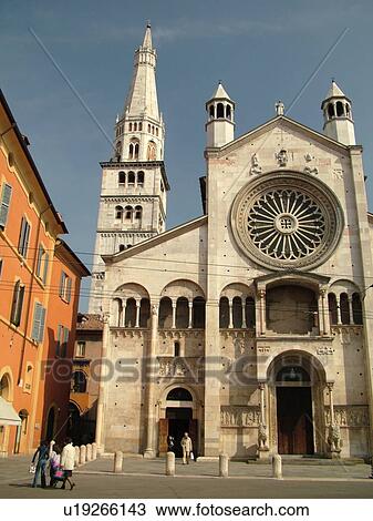 Stock Image -  Emilia-Romagna, Italy, Modena, Europe, Cathedrale and Torre Ghirlandina in the town of Modena.. Fotosearch
