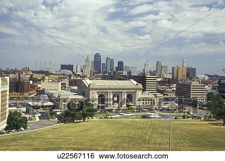 Stock Photograph -  Kansas City, MO, Missouri, Union Station, downtown skyline. Fotosearch