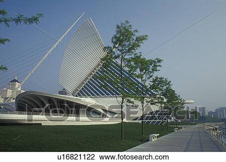 Stock Image -  Milwaukee, WI, Wisconsin, Lake Michigan, Milwaukee County War Memorial Complex, Milwaukee Art Museum. Fotosearch