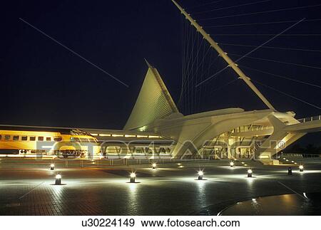 Milwaukee, WI, Wisconsin, Milwaukee County War Memorial Complex, Milwaukee Art Museum, evening View Large Photo Image Stock Photo - Milwaukee, WI, Wisconsin, Milwaukee County War Memorial Complex, Milwaukee Art Museum, evening. Fotosearch