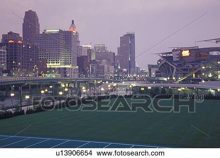 Picture -  OH, Ohio, Cincinnati, Paul Brown Stadium, Bengals, football stadium, downtown skyline, evening. Fotosearch
