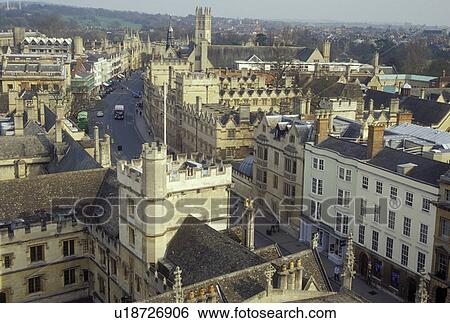 Oxford Angleterre Grande Bretagne Royaume Uni Europe Vue De Eleve Rue Et Tout College Ames Depuis St Mary Les Vierge Dans En Ville Oxford Britain S Plus Vieux Universite Town Banque De Photographies U