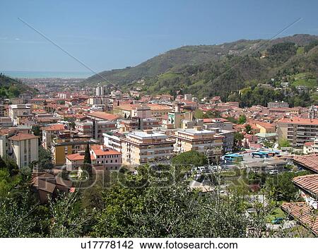 Toscana Italia Carrara Toscana Europa Vista Scenica Di Il Citta Di Carrara Capitale Di Bianco Marble Archivio Immagini U Fotosearch