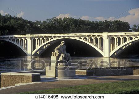 Stock Photography -  Vincennes, IN, Indiana, Lincoln Memorial Bridge, Wabash River. Fotosearch
