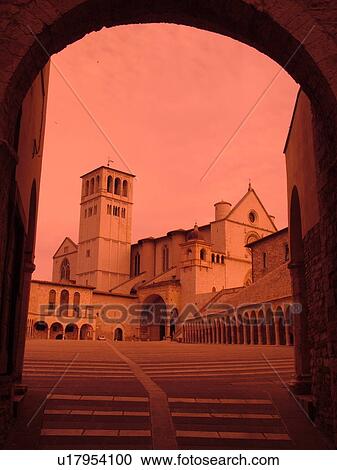 Stock Image -  Assisi, Umbria, Italy, Europe, Basilica di San Francesco (Basilica of St. Francis of Assisi) and the Sacro Convento in the Piazza inf. re di San Francesco in the medieval hill town of Assisi.. Fotosearch