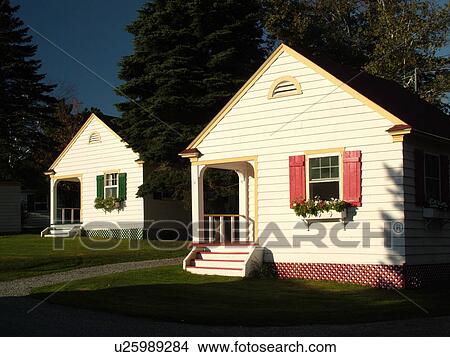 Picture -  Canada, Prince Edward Island, Queens County, Cavendish, cabins, vacation cottages. Fotosearch
