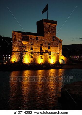 Stock Image -  castle, Rapallo, Liguria, Italy, Riviera di Levante, Ligurian Riviera, Europe, The Castle at night on the Gulf of Tigullio (Gulfo di Tigullo) in the resort town of Rapallo along the Ligurian Sea on the Ligurian Riviera.. Fotosearch