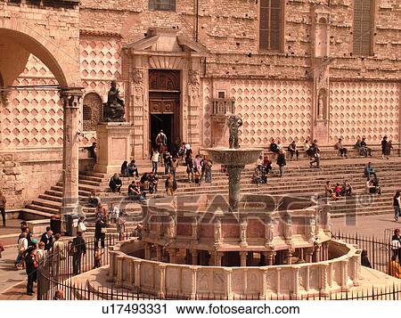Stock Image -  Perugia, Umbria, Italy, Europe, Fontana Maggiore and Cathedral of San Lorenzo in the medieval town of Perugia.. Fotosearch