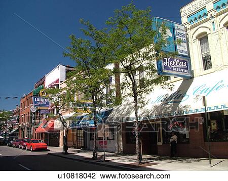 デトロイト マイル ミシガン州 モーター 都市 ダウンタウンに 歴史的 Greektown 地区 店 そして レストラン 前方へ メイン ストリート ストックイメージ U Fotosearch
