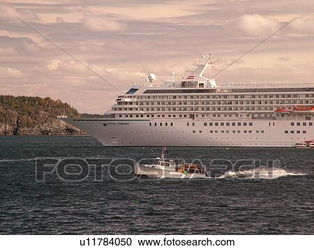 Stock Image -  Bar Harbor, ME, Maine, Mount Desert Island, Atlantic Ocean, Frenchman Bay, cruise ship, boats. Fotosearch