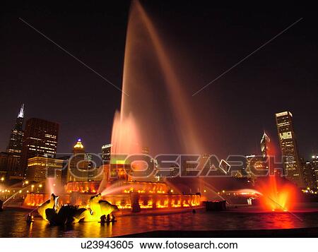Stock Photography -  Chicago, IL, Illinois, Windy City, Downtown, Grant Park, Buckingham Memorial Fountain, illuminated, evening. Fotosearch