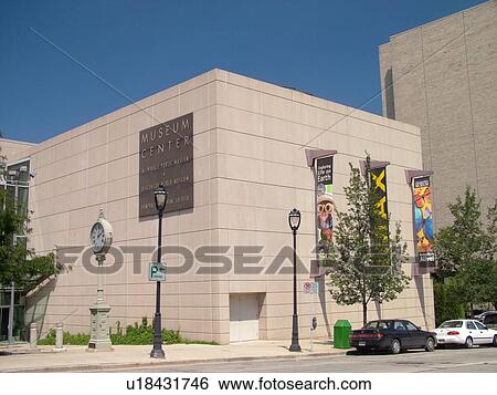 Milwaukee, WI, Wisconsin, Downtown, Milwaukee Public Museum View Large Photo Image Stock Photograph - Milwaukee, WI, Wisconsin, Downtown, Milwaukee Public Museum. Fotosearch