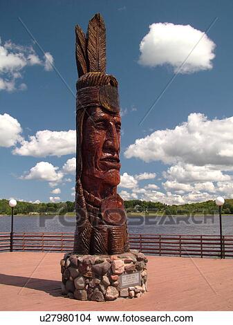 Picture -  Wakefield, MI, Michigan, Indian Sculpture Nee-Gaw-Nee-Gaw-Bow Leading Man, carver Peter Wolfe Toth. Fotosearch