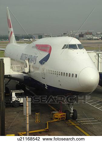 ロンドン イギリス イギリス ヨーロッパ イギリス Heathrow 国際空港 空港のターミナル 門 英国航空 飛行機 航空会社 ストックイメージ U Fotosearch