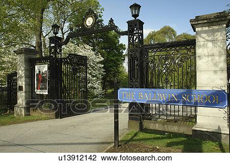Stock Image -  Bryn Mawr, PA, Pennsylvania, The Baldwin School, Independent College-Preparatory School for Girls, entrance gate. Fotosearch
