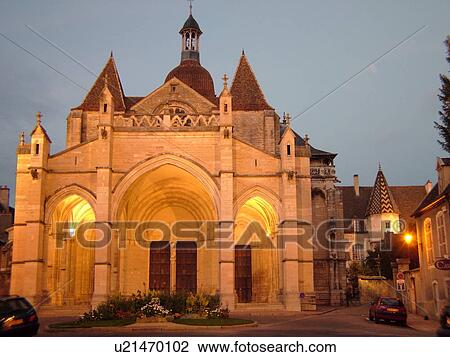 Stock Image -  France, Beaune, Burgundy, Cote de Beaune, Cote d'Or, Europe, Burgundy Wine Region, downtown, evening, church. Fotosearch