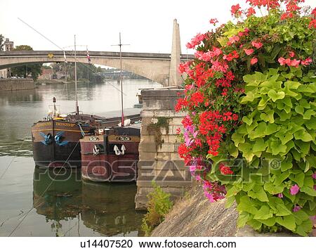 Stock Image -  France, Chalon sur Saone, Burgundy, Saone et Loire, Europe, Burgundy Wine Region, Saone River, houseboats . Fotosearch