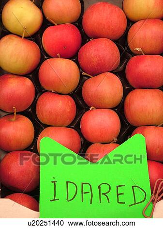 Stock Image -  France, Europe, Alsace, Mittelwihr, Haut-Rhin, L'Alsace Wine Region, Route du Vin, farmers market, Idared, Ida Red apples. Fotosearch