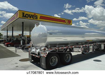 Stock Image -  Heyburn, ID, Idaho, I-84, gas station, truck, 18-wheeler, tanker. Fotosearch