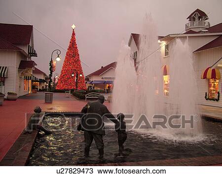 Myrtle Beach, SC, South Carolina, The Grand Strand, Broadway at the Beach, evening, Christmas tree, fountain View Large Photo Image Stock Image - Myrtle Beach, SC, South Carolina, The Grand Strand, Broadway at the Beach, evening, Christmas tree, fountain. Fotosearch