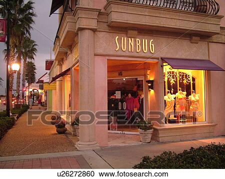Stock Image -  Venice, FL, Florida, downtown, upscale boutiques, galleries, restaurants, evening. Fotosearch
