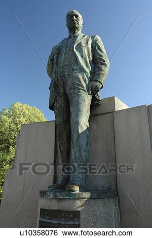 Stock Photograph -  Boise, ID, Idaho, State Capitol, statue of Governor Frank Steunenberg. Fotosearch