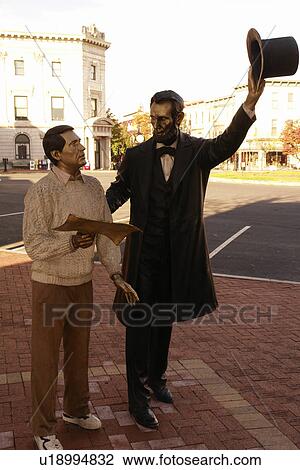 Stock Image -  Gettysburg, PA, Pennsylvania, downtown, Abraham Lincoln Statue. Fotosearch