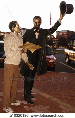 Stock Photograph -  Gettysburg, PA, Pennsylvania, downtown, Abraham Lincoln Statue. Fotosearch