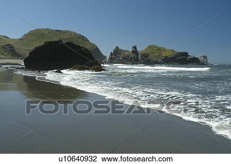 Stock Image -  OR, Oregon, Pacific Ocean, Pacific Coast Scenic Byway, Rt Route, Highway 101, Samuel H. Boardman Scenic Corridor, Sea Stacks. Fotosearch