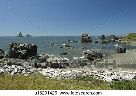 Stock Photograph -  OR, Oregon, Pacific Ocean, Pacific Coast Scenic Byway, Rt Route, Highway 101, Samuel H. Boardman Scenic Corridor, Sea Stacks. Fotosearch