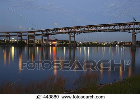 Portland, OR, Oregon, Willamette River, Fremont Bridge, I-405, double-deck bridge, evening View Large Photo Image Stock Image - Portland, OR, Oregon, Willamette River, Fremont Bridge, I-405, double-deck bridge, evening. Fotosearch