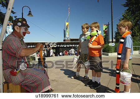 Tacoma, WA, Washington, Point Defiance Park, Point Defiance Zoo and Aquarium, clown entertaining children, making things from balloons View Large Photo Image Stock Image - Tacoma, WA, Washington, Point Defiance Park, Point Defiance Zoo and Aquarium, clown entertaining children, making things from balloons. Fotosearch