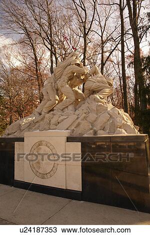 Triangle, VA, Virginia, Quantico, Washington DC, Replica Marine Corps War Memorial, Iwo Jima View Large Photo Image Stock Image - Triangle, VA, Virginia, Quantico, Washington DC, Replica Marine Corps War Memorial, Iwo Jima. Fotosearch