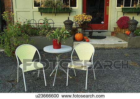 Stock Image -  Unionville/Kennett Square, PA, Pennsylvania, Catherine's Restaurant, cafT, small round table, two chairs. Fotosearch