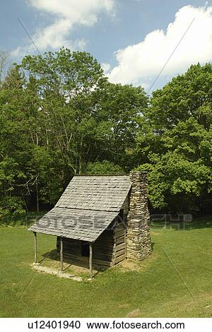 Stock Image -  Blue Ridge Parkway, Boone, NC, North Carolina, Blue Ridge Mountains, Appalachian Mts cabin. Fotosearch
